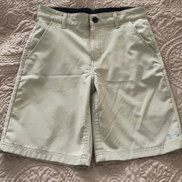 Boys khaki Under Armour gold shorts - Picture 1 of 3